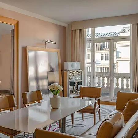 Le Royal Monceau Raffles Отель