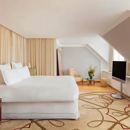 فندق لو رويال مونسو رافليس